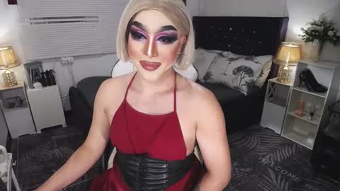 Snapshot of yourlivingonurdream chatting on 01/17/25, 12:31 -- online show from 01/17/25, 12:31