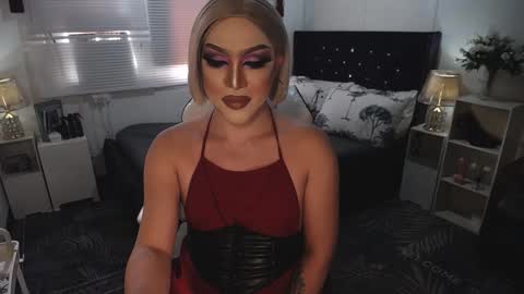 Snapshot of yourlivingonurdream chatting on 01/21/25, 01:18 -- online show from 01/21/25, 01:18