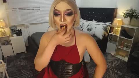 Snapshot of yourlivingonurdream chatting on 01/23/25, 08:36 -- online show from 01/23/25, 08:36