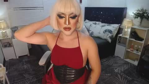 Snapshot of yourlivingonurdream chatting on 01/28/25, 01:16 -- online show from 01/28/25, 01:16