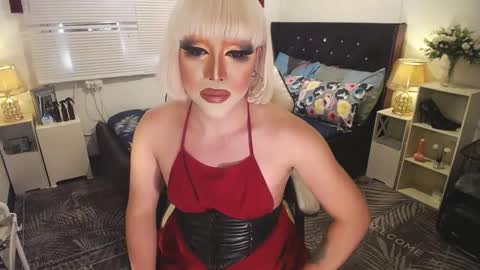 Snapshot of yourlivingonurdream chatting on 02/13/25, 05:48 -- online show from 02/13/25, 05:48