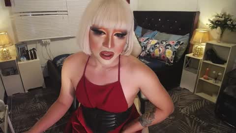 Snapshot of yourlivingonurdream chatting on 02/13/25, 08:48 -- online show from 02/13/25, 08:48