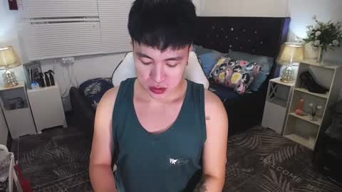 Snapshot of yourlivingonurdream chatting on 02/15/25, 12:54 -- online show from 02/15/25, 12:54