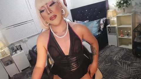 Snapshot of yourlivingonurdream chatting on 02/18/25, 09:43 -- online show from 02/18/25, 09:43