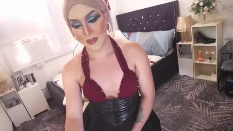 Snapshot of yourlivingonurdream chatting on 02/23/25, 12:08 -- online show from 02/23/25, 12:08