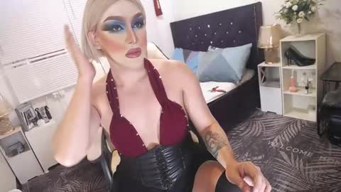 Snapshot of yourlivingonurdream chatting on 02/24/25, 07:44 -- online show from 02/24/25, 07:44