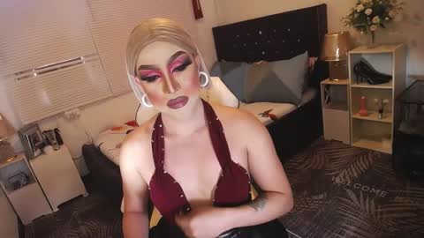 Snapshot of yourlivingonurdream chatting on 03/02/25, 07:54 -- online show from 03/02/25, 07:54