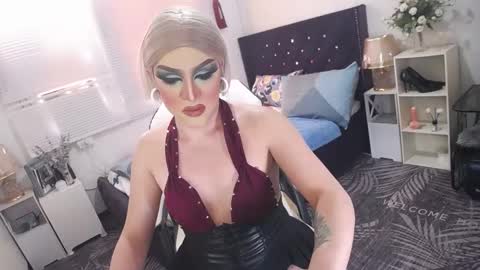 Snapshot of yourlivingonurdream chatting on 03/04/25, 11:32 -- online show from 03/04/25, 11:32