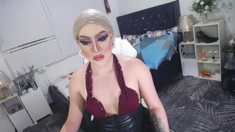 Snapshot of yourlivingonurdream chatting on 03/06/25, 03:45 -- online show from 03/06/25, 03:45