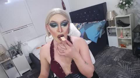 Snapshot of yourlivingonurdream chatting on 03/10/25, 08:48 -- online show from 03/10/25, 08:48