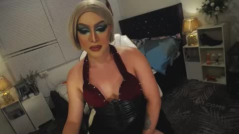 Snapshot of yourlivingonurdream chatting on 03/10/25, 03:20 -- online show from 03/10/25, 03:20