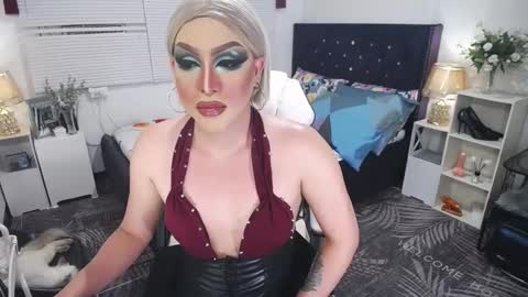 Snapshot of yourlivingonurdream chatting on 03/10/25, 06:23 -- online show from 03/10/25, 06:23