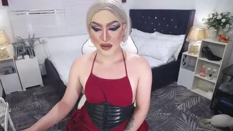 Snapshot of yourlivingonurdream chatting on 03/12/25, 07:02 -- online show from 03/12/25, 07:02