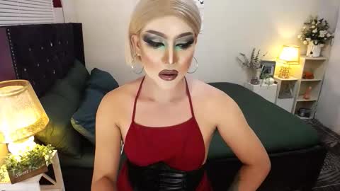 Snapshot of yourlivingonurdream chatting on 09/15/25, 07:41 -- online show from 09/15/25, 07:41