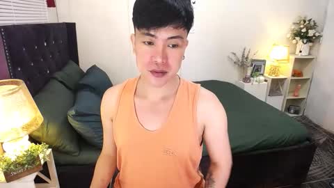 Snapshot of yourlivingonurdream chatting on 09/19/25, 02:51 -- online show from 09/19/25, 02:51