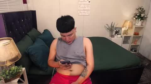 Snapshot of yourlivingonurdream chatting on 09/30/25, 06:57 -- online show from 09/30/25, 06:57