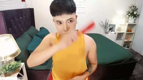 Snapshot of yourlivingonurdream chatting on 10/02/25, 02:29 -- online show from 10/02/25, 02:29