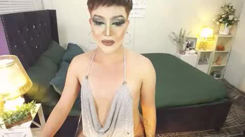 Snapshot of yourlivingonurdream chatting on 10/14/25, 06:36 -- online show from 10/14/25, 06:36