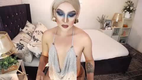 Snapshot of yourlivingonurdream chatting on 11/07/25, 05:57 -- online show from 11/07/25, 05:57