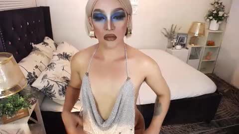 Snapshot of yourlivingonurdream chatting on 11/11/25, 04:40 -- online show from 11/11/25, 04:40