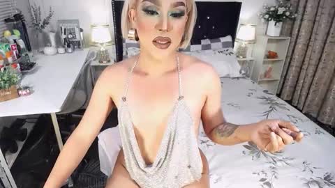 Snapshot of yourlivingonurdream chatting on 11/30/25, 07:12 -- online show from 11/30/25, 07:12