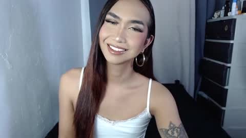 Snapshot of yourlovebella88 chatting on 03/12/25, 03:51 yourlovebella88 online show from 03/12/25, 03:51