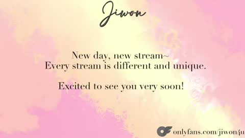 Snapshot of yourlovelykgirlfriend chatting on 07/05/26, 09:00 J i w o n online show from 07/05/26, 09:00