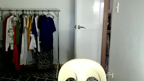 Snapshot of yourlovetifannyx chatting on 01/15/25, 04:15 tifanny online show from 01/15/25, 04:15