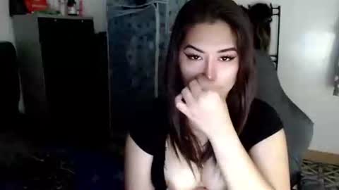 Snapshot of yourlovetifannyx chatting on 10/08/25, 04:54 tifanny online show from 10/08/25, 04:54