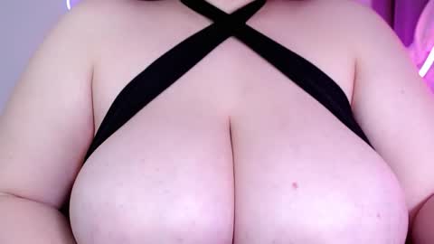 Amina online show from 11/12/25, 02:56