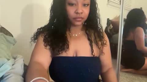 Snapshot of yourmommysilk chatting on 03/14/26, 04:07 YOURMOMMY online show from 03/14/26, 04:07