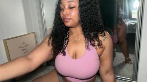 Snapshot of yourmommysilk chatting on 03/21/26, 02:38 YOURMOMMY online show from 03/21/26, 02:38