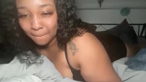 Snapshot of yourmommysilk chatting on 03/27/26, 12:05 YOURMOMMY online show from 03/27/26, 12:05