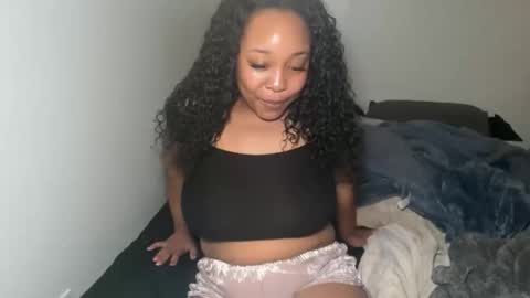 Snapshot of yourmommysilk chatting on 04/29/26, 05:55 YOURMOMMY online show from 04/29/26, 05:55