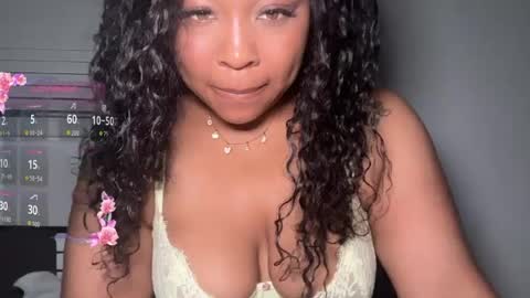 Snapshot of yourmommysilk chatting on 06/20/26, 11:13 YOURMOMMY online show from 06/20/26, 11:13