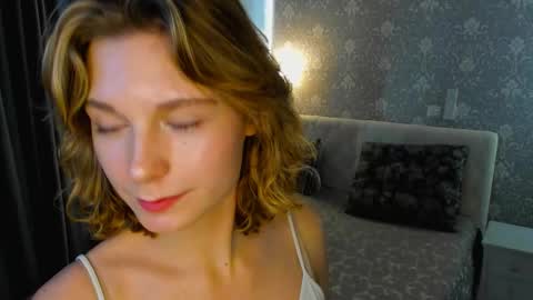 Snapshot of yourmuseee chatting on 02/03/26, 12:43 Sonya online show from 02/03/26, 12:43