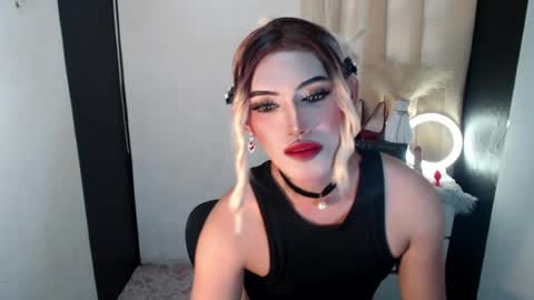 Snapshot of yournaughtykendal chatting on 08/09/26, 03:23 TIFFANY SUCKING QUEEN online show from 08/09/26, 03:23