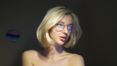 Snapshot of yournaughtymiss chatting on 01/17/25, 02:39 Eva online show from 01/17/25, 02:39