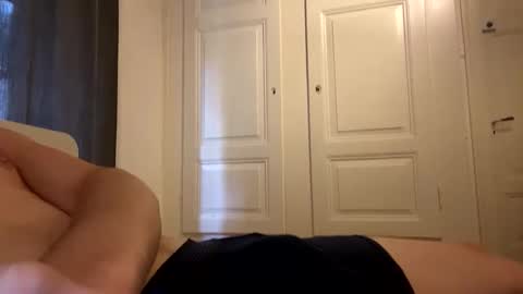 Snapshot of yourphil20 chatting on 09/15/25, 03:56 Yours online show from 09/15/25, 03:56