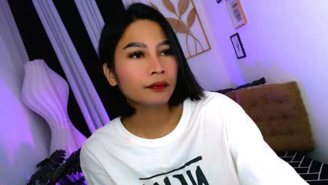 yourprettybella_ts online show from 05/22/26, 10:43