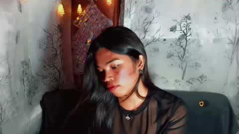 yourqueen_19 online show from 05/08/26, 11:15