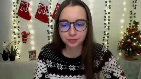Snapshot of yours_piece_of_happiness_ chatting on 12/16/24, 06:43 Happy online show from 12/16/24, 06:43
