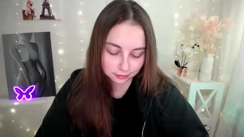 Snapshot of yours_piece_of_happiness_ chatting on 04/15/26, 05:36 Happy online show from 04/15/26, 05:36