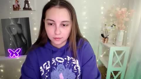 Snapshot of yours_piece_of_happiness_ chatting on 04/17/26, 05:43 Happy online show from 04/17/26, 05:43