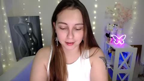 Snapshot of yours_piece_of_happiness_ chatting on 06/19/26, 05:34 Happy online show from 06/19/26, 05:34