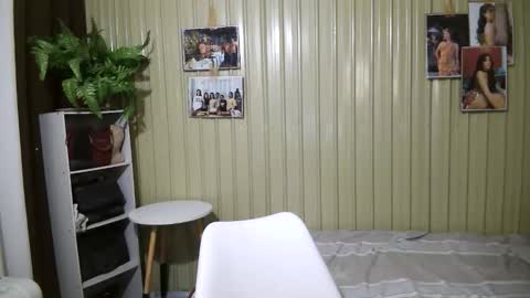 Snapshot of yoursubmissive_larah chatting on 03/10/26, 05:01 yoursubmissive_larah online show from 03/10/26, 05:01