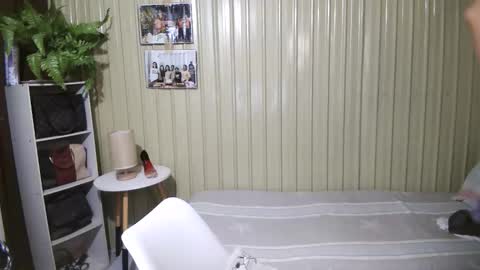 Snapshot of yoursubmissive_larah chatting on 04/13/26, 09:15 yoursubmissive_larah online show from 04/13/26, 09:15