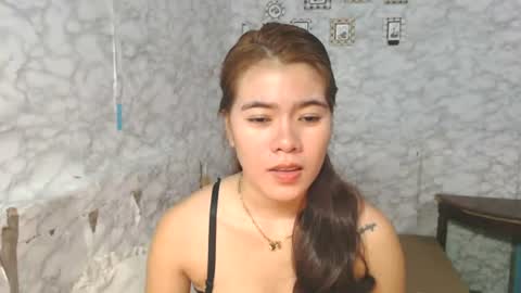 Snapshot of yoursweet_asian20 chatting on 07/22/26, 05:43 Maddie online show from 07/22/26, 05:43