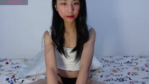 Snapshot of yoursweetestkiwi chatting on 11/21/25, 04:27 Kiwi online show from 11/21/25, 04:27