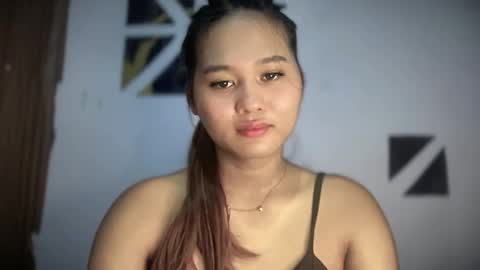 yoursweetgirl_zia online show from 05/17/26, 05:05